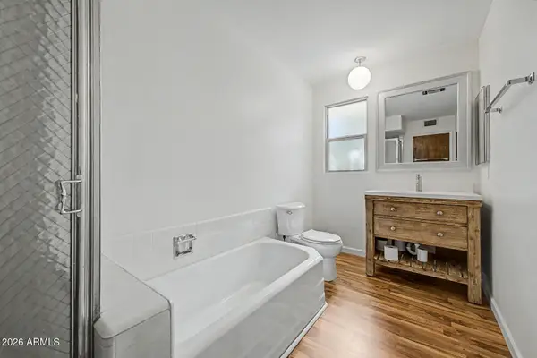 520 W Clarendon Avenue #E22, Phoenix, AZ 85013