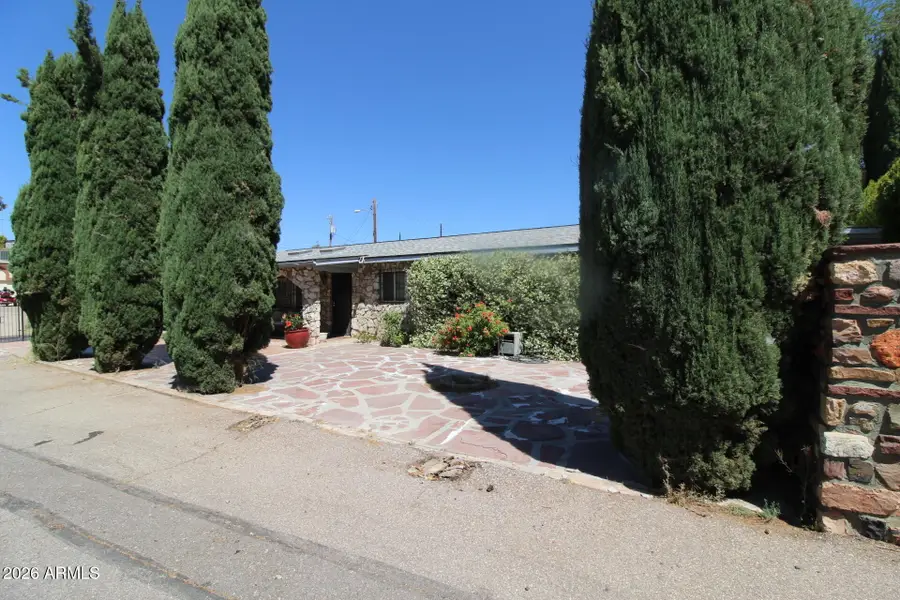 393 S Seventh Street, Globe, AZ 85501 - #2