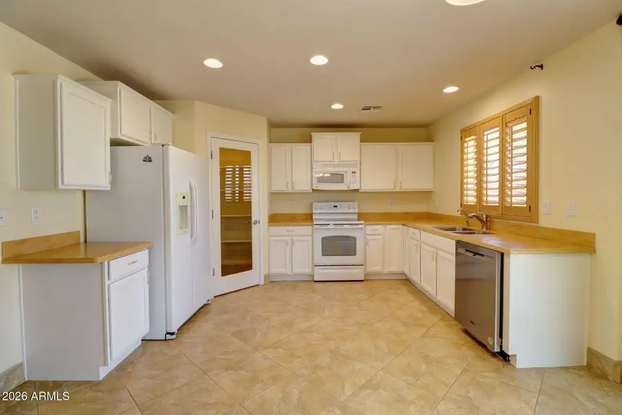 4602 W Cinnamon Avenue, Coolidge, AZ 85128 - #3