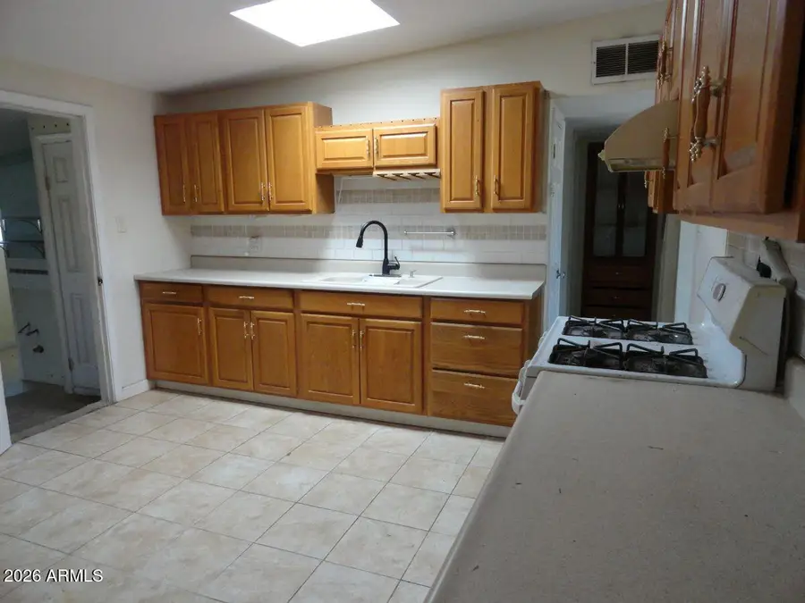 109 E Yuma Street, Huachuca City, AZ 85616 - #3