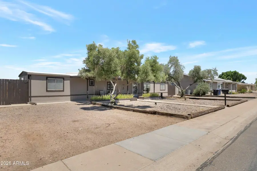 696 W Manor Street, Chandler, AZ 85225 - #3