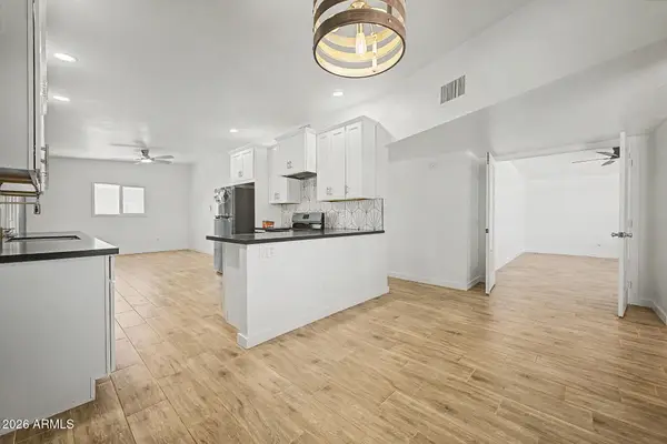 3601 E Laurel Lane, Phoenix, AZ 85028