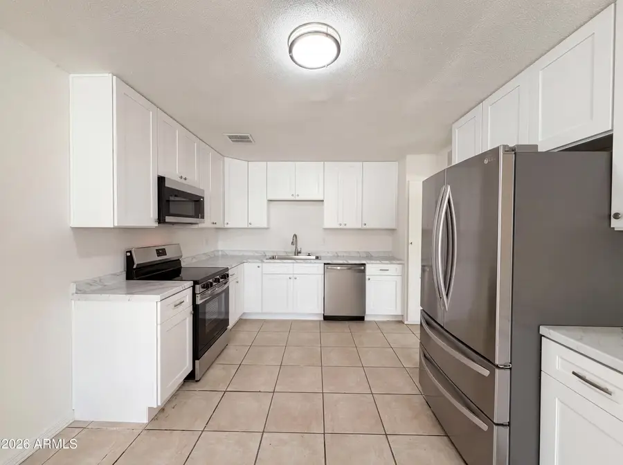 6060 W Hollyhock Drive, Phoenix, AZ 85033 - #2