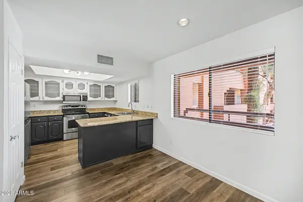 12222 N Paradise Village Parkway S #323, Phoenix, AZ 85032