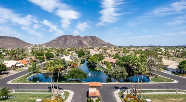 5811 W Del Lago Circle, Glendale, AZ 85308