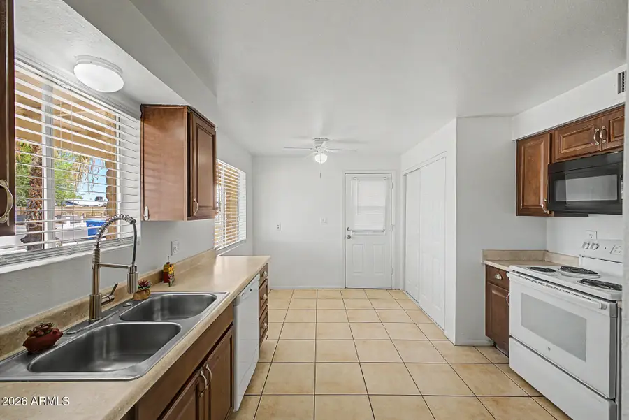 3235 W Country Gables Drive, Phoenix, AZ 85053 - #2