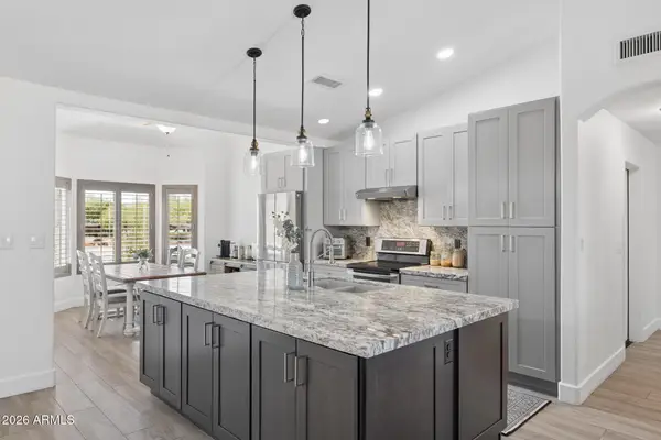 907 N Mountain Road, Mesa, AZ 85207