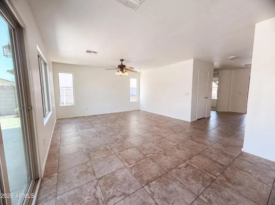 2232 E Cochise Avenue, Apache Junction, AZ 85119 - #3