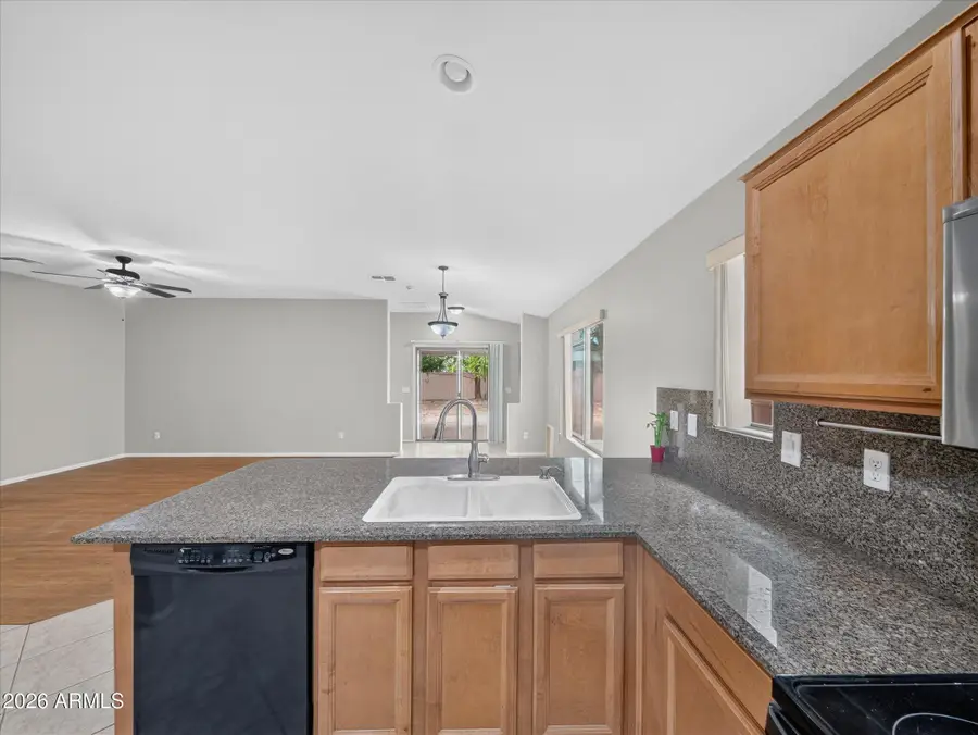 633 E Leslie Avenue, San Tan Valley, AZ 85140 - #3