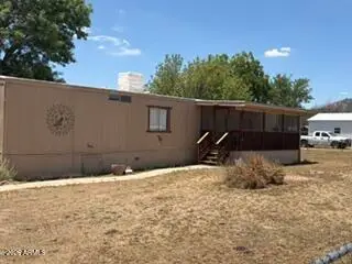 18386 S Pioneer Avenue, Peeples Valley, AZ 86332