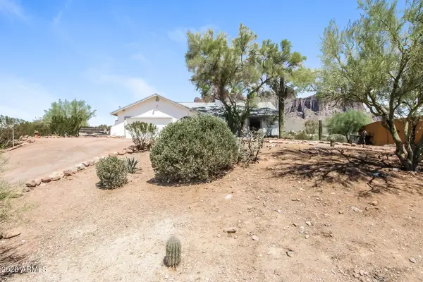 3961 N Val Vista Road, Apache Junction, AZ 85119