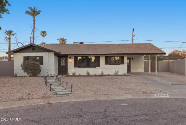 2038 E Cheery Lynne Road, Phoenix, AZ 85016