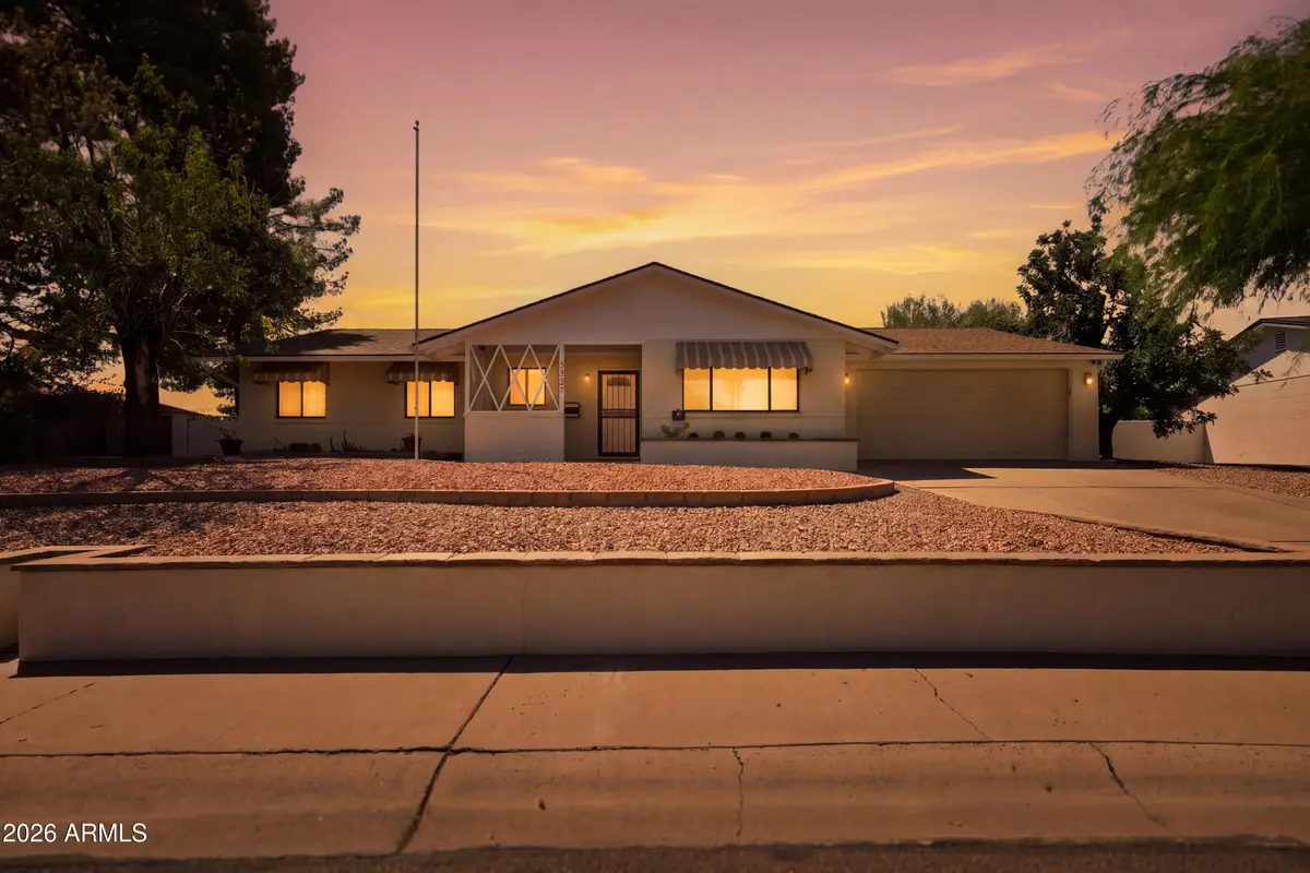 3827 E Mercer Lane, Phoenix, AZ 85028 - #1