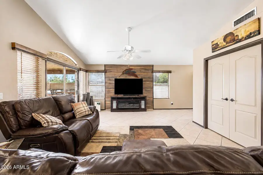 102 W Morrow Drive, Phoenix, AZ 85027 - #2