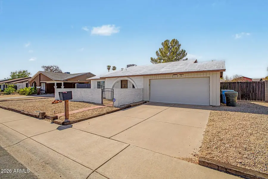 2821 W Charleston Avenue, Phoenix, AZ 85053 - #2