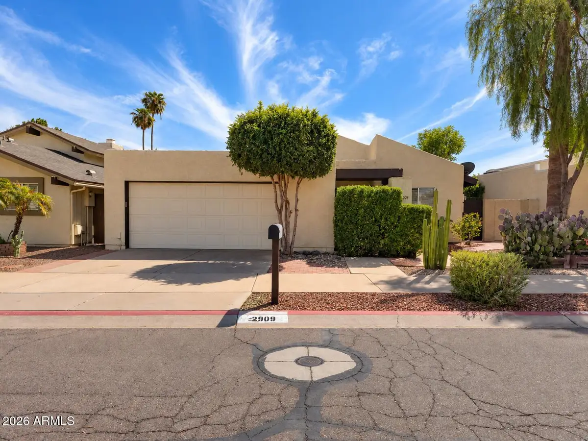 2909 W Altadena Avenue, Phoenix, AZ 85029 - #1