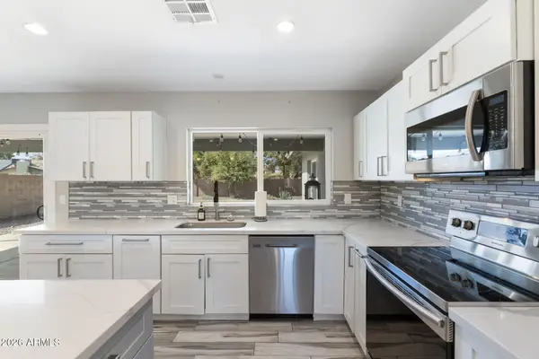 2418 W Calavar Road, Phoenix, AZ 85023