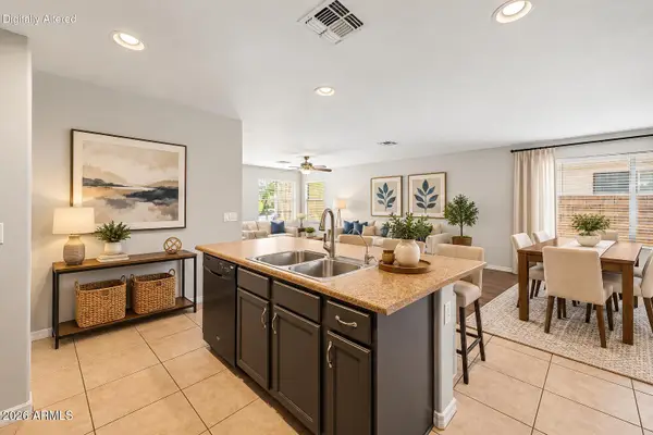 32974 N Sandstone Drive, San Tan Valley, AZ 85143
