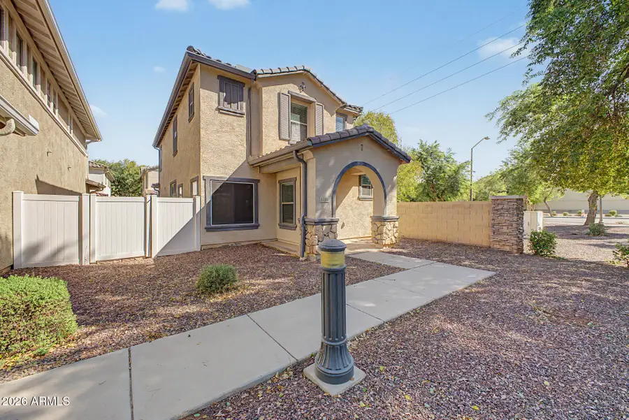 1385 S Joshua Tree Lane, Gilbert, AZ 85296 - #3