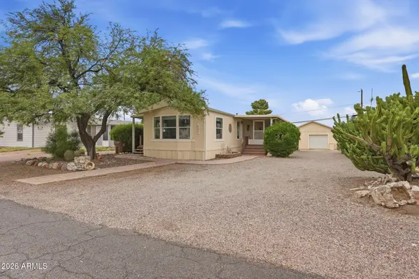392 N Buckhorn Court, Queen Valley, AZ 85118