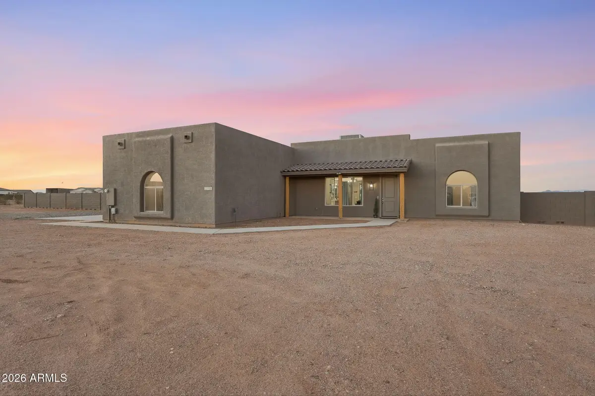 23008 W Peakview Road, Wittmann, AZ 85361 - #1