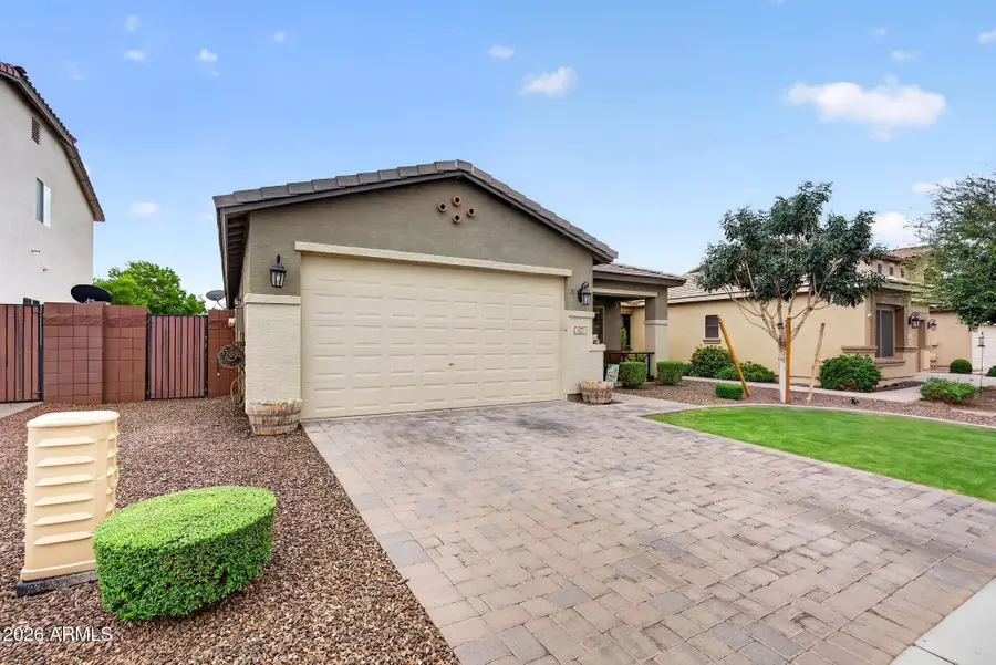 827 W Banyan Avenue, San Tan Valley, AZ 85140 - #2