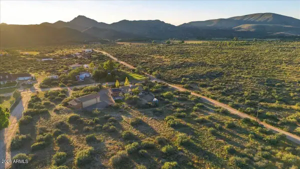 6565 S Musgrove Road, Skull Valley, AZ 86338