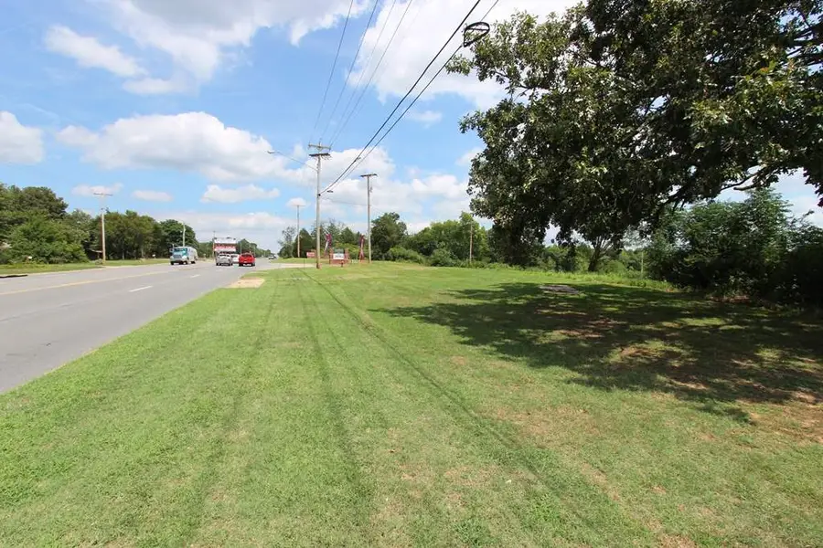 2365 E Oak Street, Conway, AR 72032 - Image #3