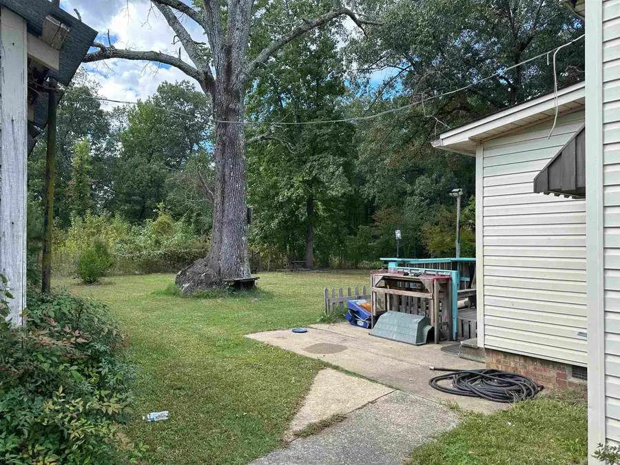 6102 Dollarway Rd., Pine Bluff, AR 71602 - #3