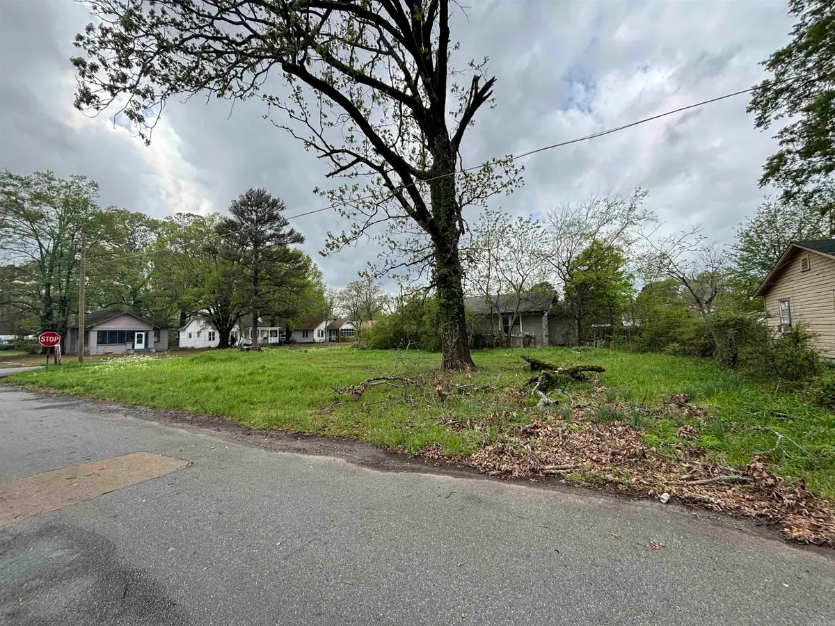 901 W 27th Ave, Pine Bluff, AR 71601 - #1