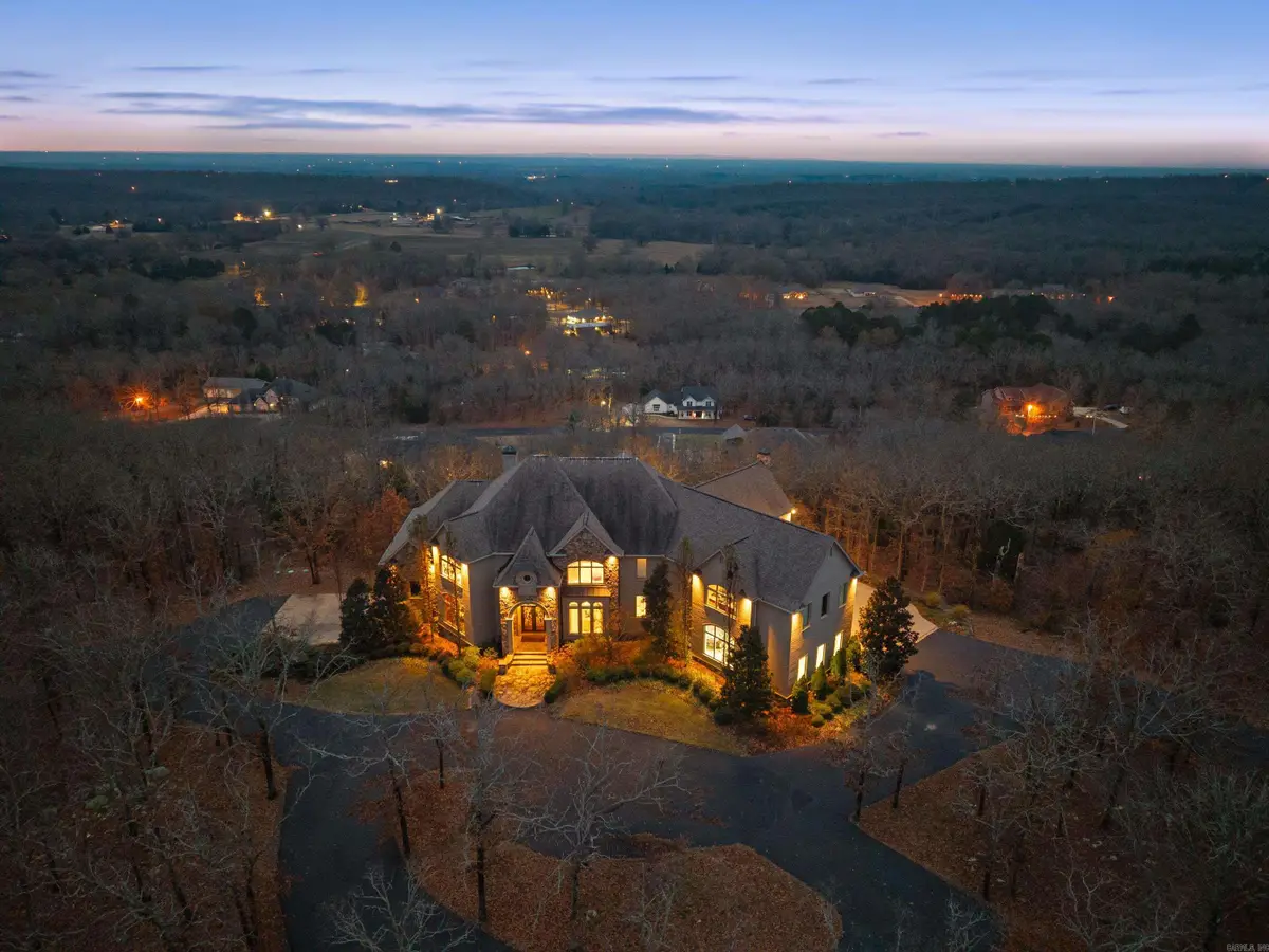 11 Skyland Dr, Conway, AR 72032 - Image #1