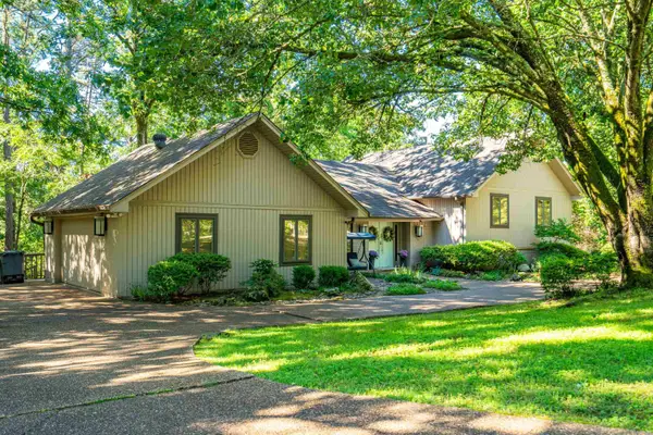 202 Whispering Hills St, Hot Springs, AR 71901