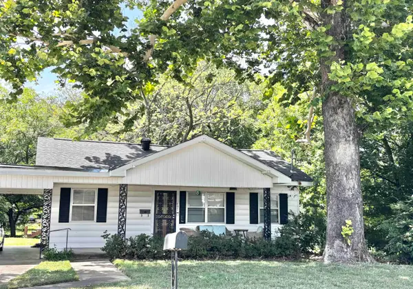 407 N Oak Street, Morrilton, AR 72110