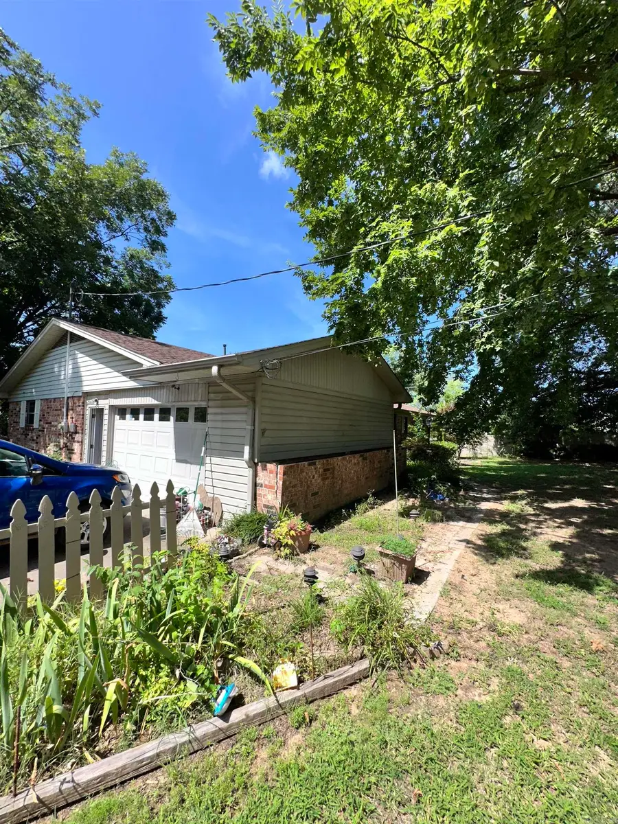 2605 W Commercial Street, Ozark, AR 72949 - Image #3