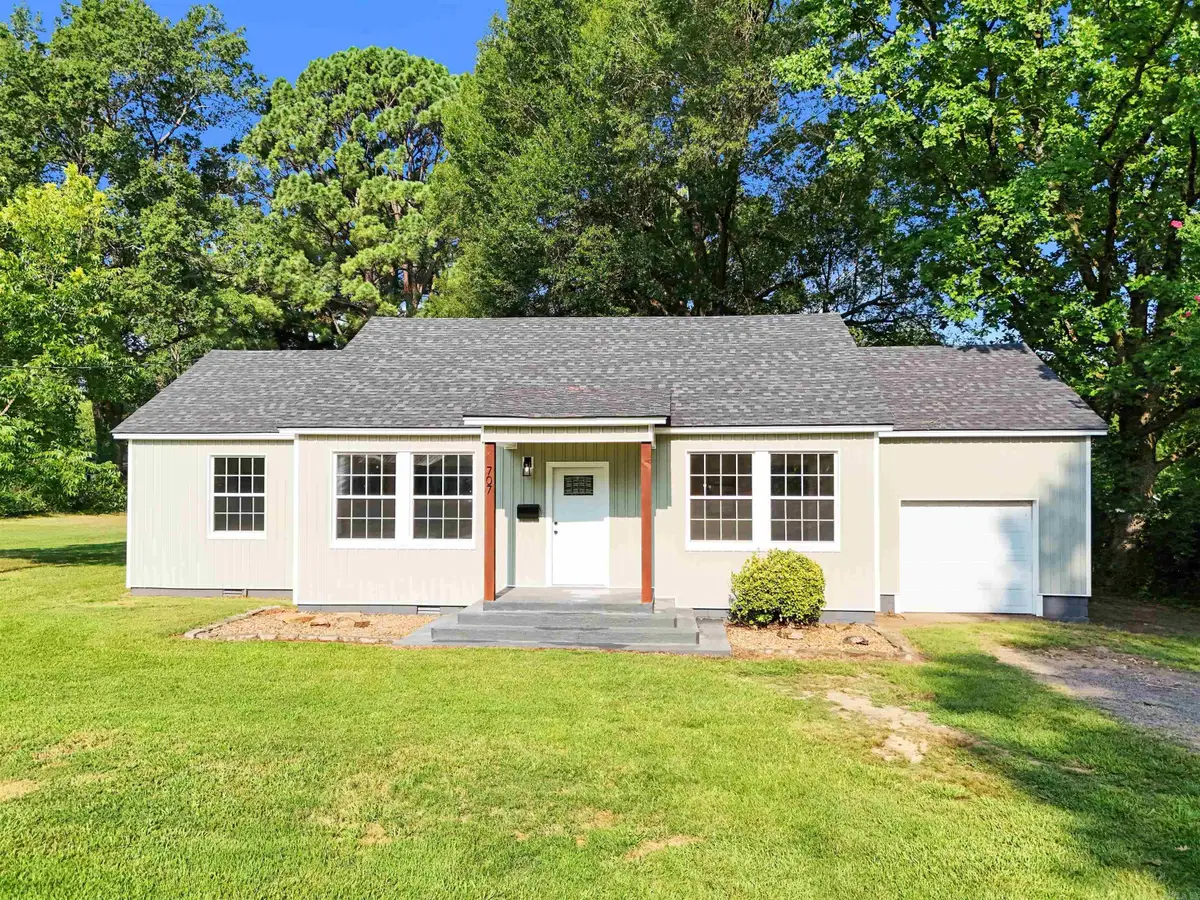 707 N West Street, Morrilton, AR 72110 - Image #1