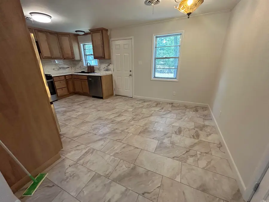 1102 N Lowe St, Stuttgart, AR 72160 - Image #2