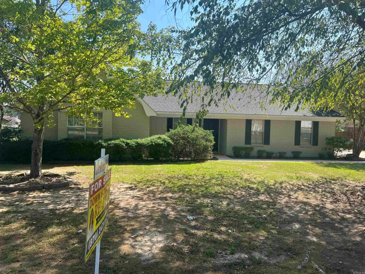 901 Green Oaks Ln, White Hall, AR 71602 - Image #1