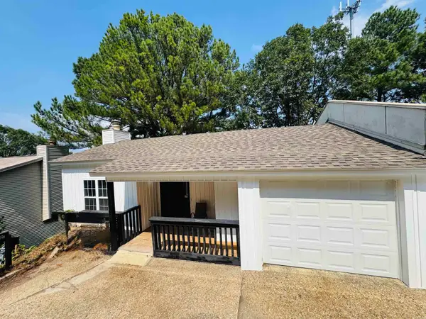 1105 N Oaks Lane, North Little Rock, AR 72118