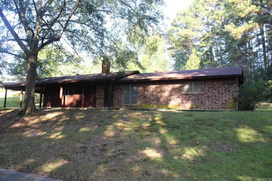 201 Anglewood, Nashville, AR 71852 - Image #2