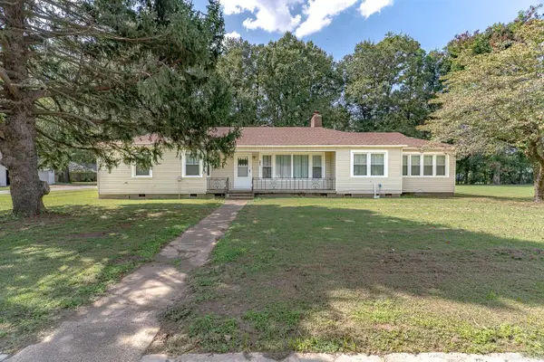 609 S Main St, Leachville, AR 72438