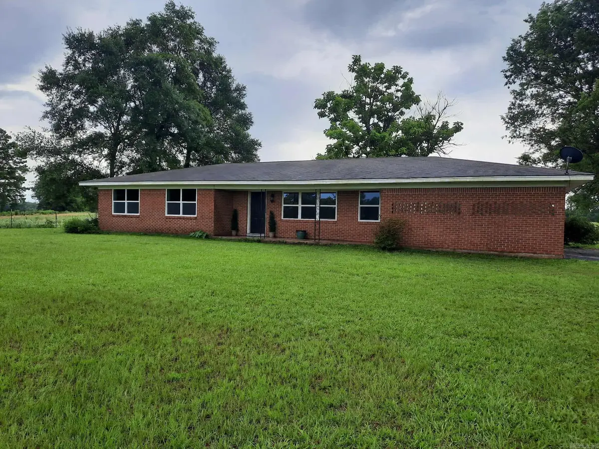 801 E Runnels Street, Mineral Springs, AR 71851 - #1