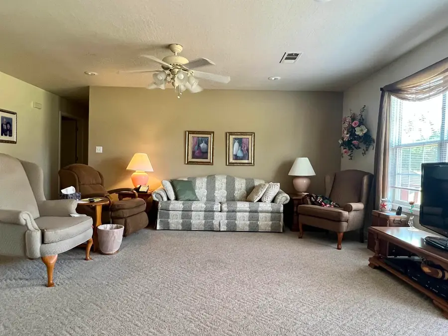 522 Vaughn Drive, Paragould, AR 72450 - Image #2