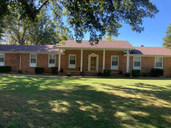 792 N Royal Avenue, Piggott, AR 72454