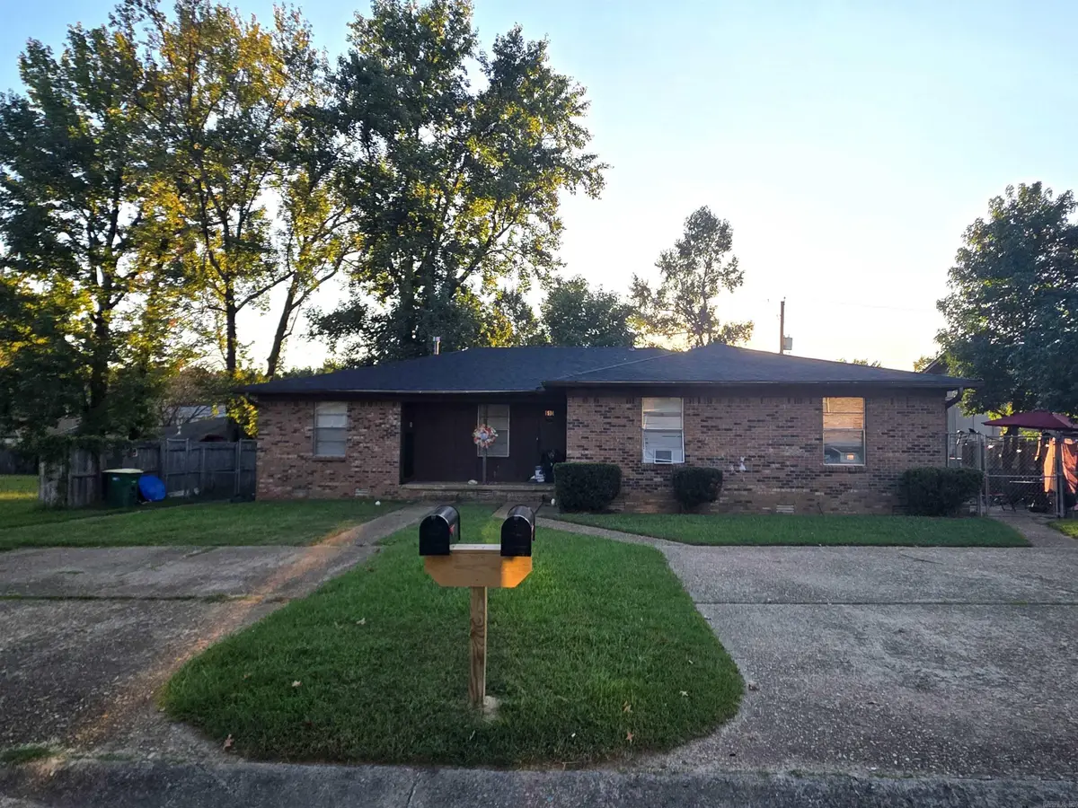 610/612 Newcastle Dr Drive, Sherwood, AR 72120 - Image #1