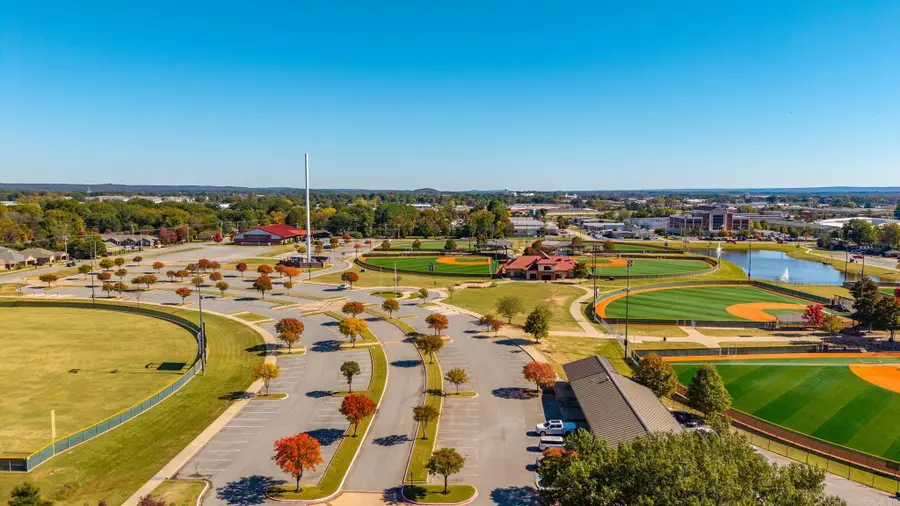 207 S Center, Conway, AR 72034 - Image #2