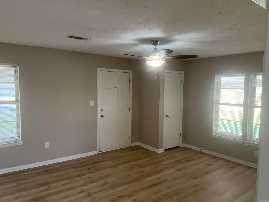 14 Pamela Ln, Conway, AR 72032 - Image #2