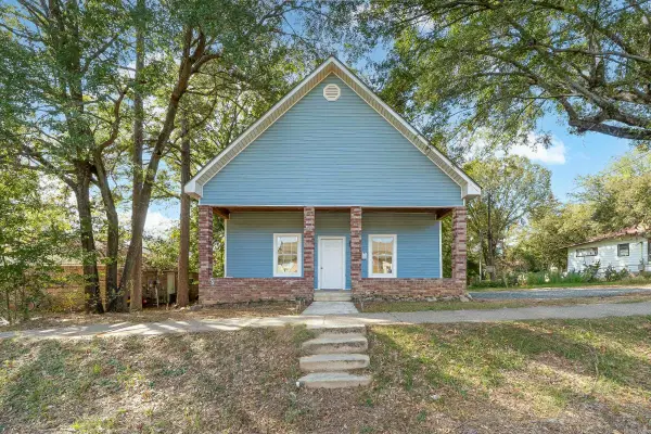 407 N 4th St Street, De Queen, AR 71832