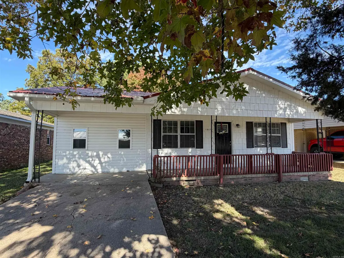 107 E Pearl St, Paragould, AR 72450 - #1