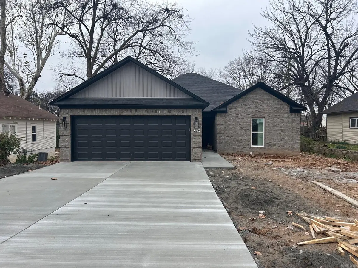 209 N Griffin Street, Morrilton, AR 72110 - Image #1