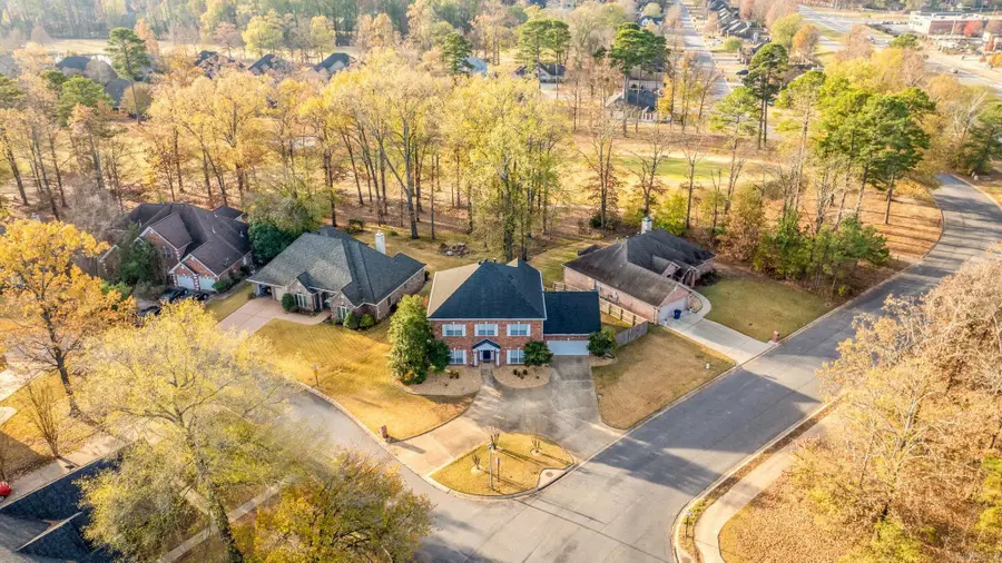 102 Montpellier Drive, Maumelle, AR 72113 - Image #2